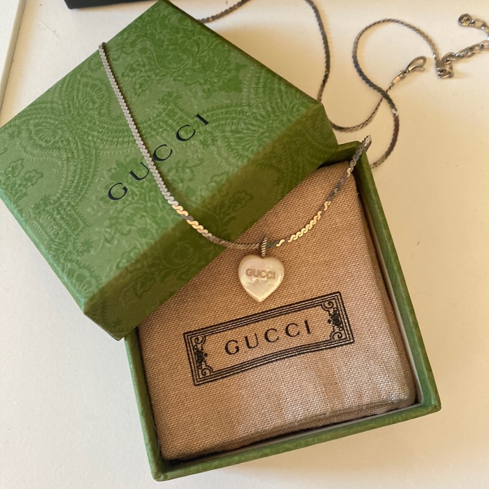 Gucci Necklace with mother of pearl pendant in 925 sterling silver
